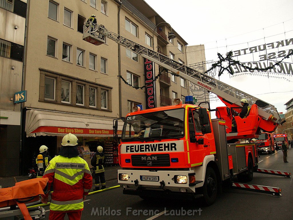 Feuer Koeln Muelheim Frankfurterstr Wiener Platz P52.JPG